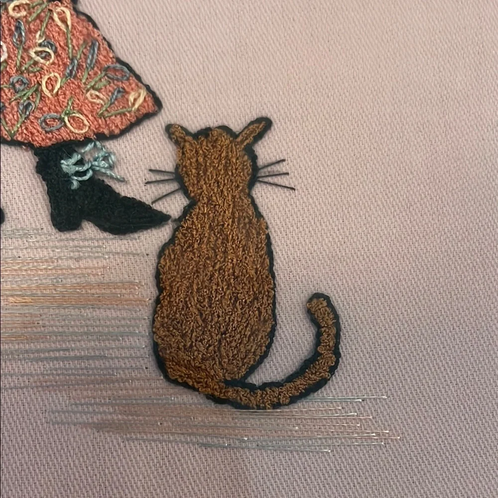 Vintage Holly Hobby style hand embroidered art girl with cat in pinks and blue - Picture 2 of 10